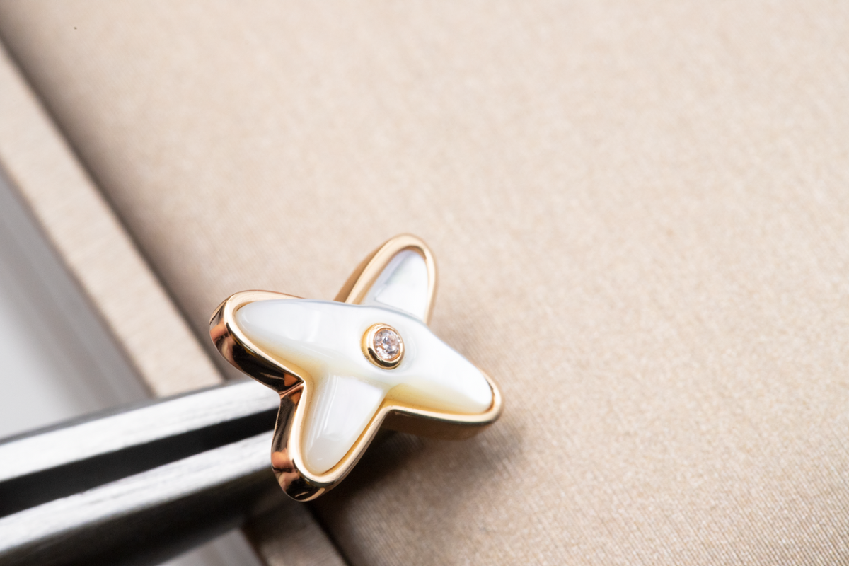 [MIRA]JEUX DE WHITE MOP PINK GOLD DIAMOND EARRINGS
