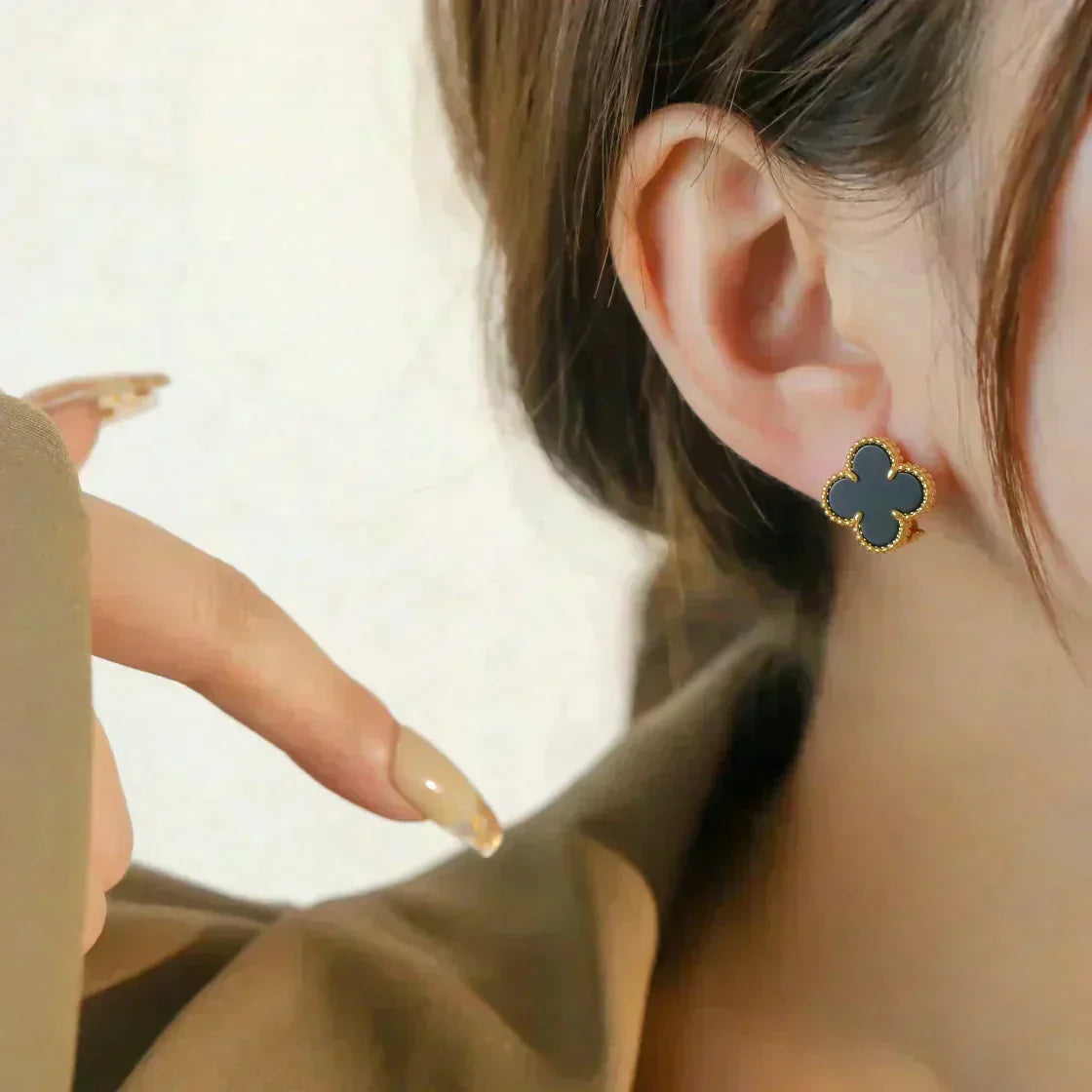 [MIRA]CLOVER MEDIUM 1 MOTIFS  ONYX STUD EARRINGS