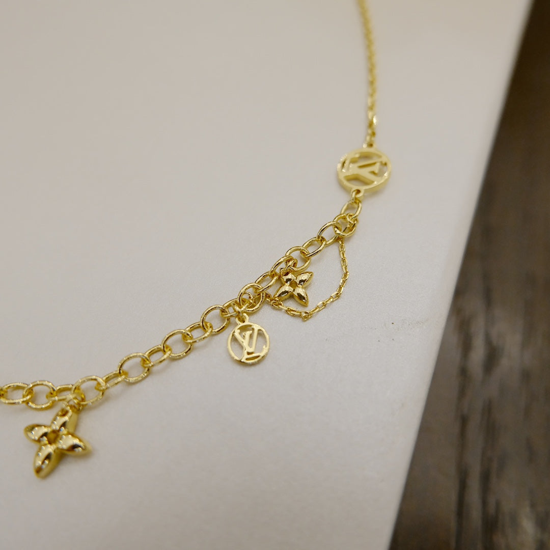[MIRA]BLOOMING SUPPLE NECKLACE BRASS
