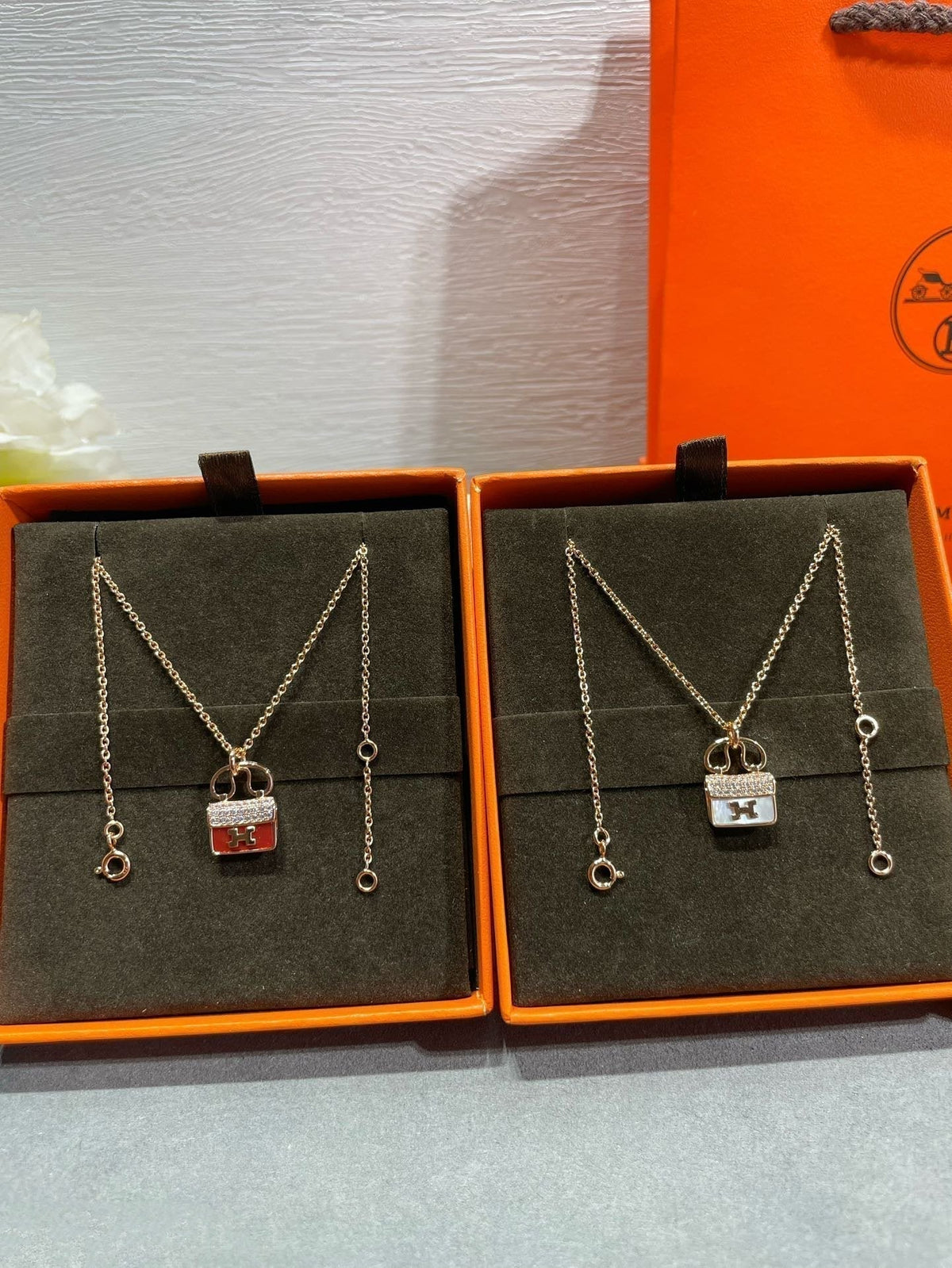 [MIRA]H CIRCE MOISSANITE PENDANT NECKLACE GOLD