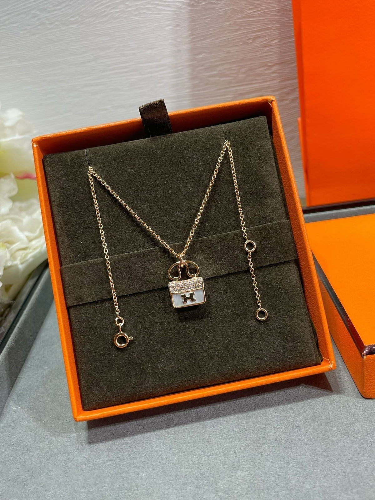 [MIRA]H CIRCE MOISSANITE PENDANT NECKLACE GOLD