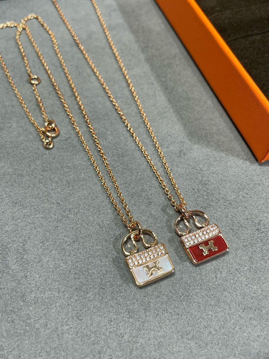 [MIRA]H CIRCE MOISSANITE PENDANT NECKLACE GOLD
