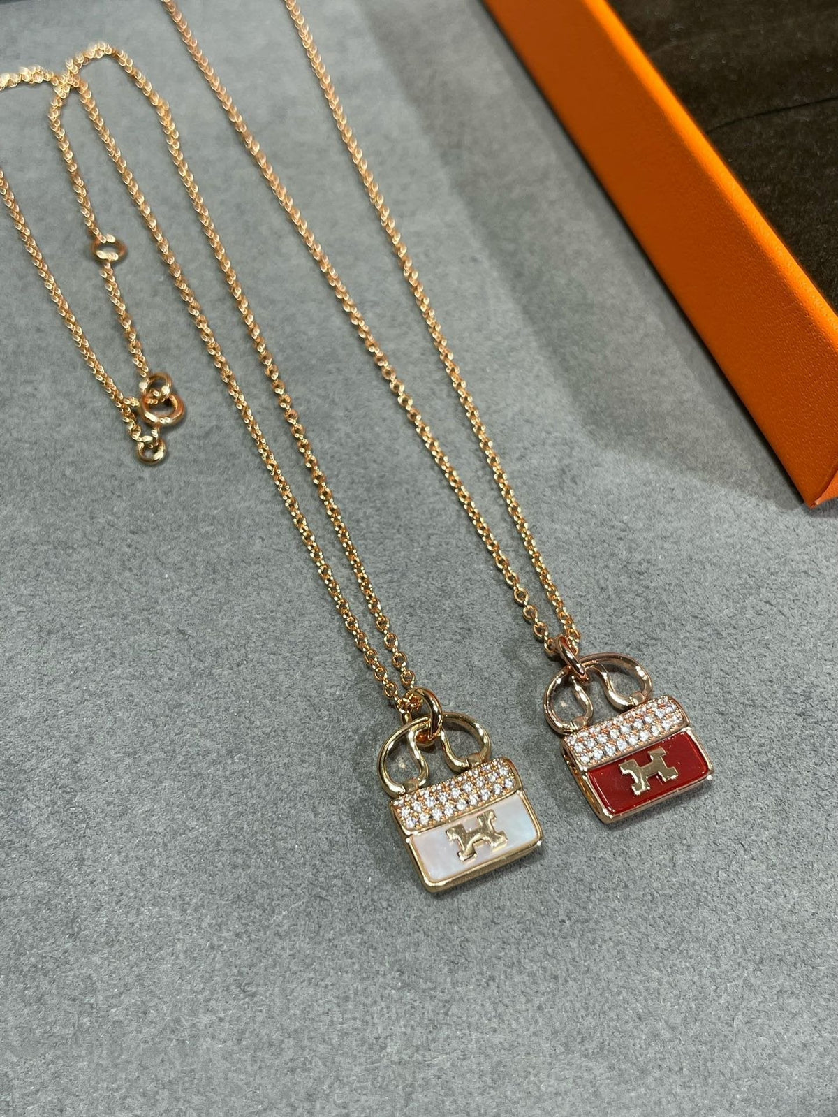 [MIRA]H CIRCE MOISSANITE PENDANT NECKLACE GOLD