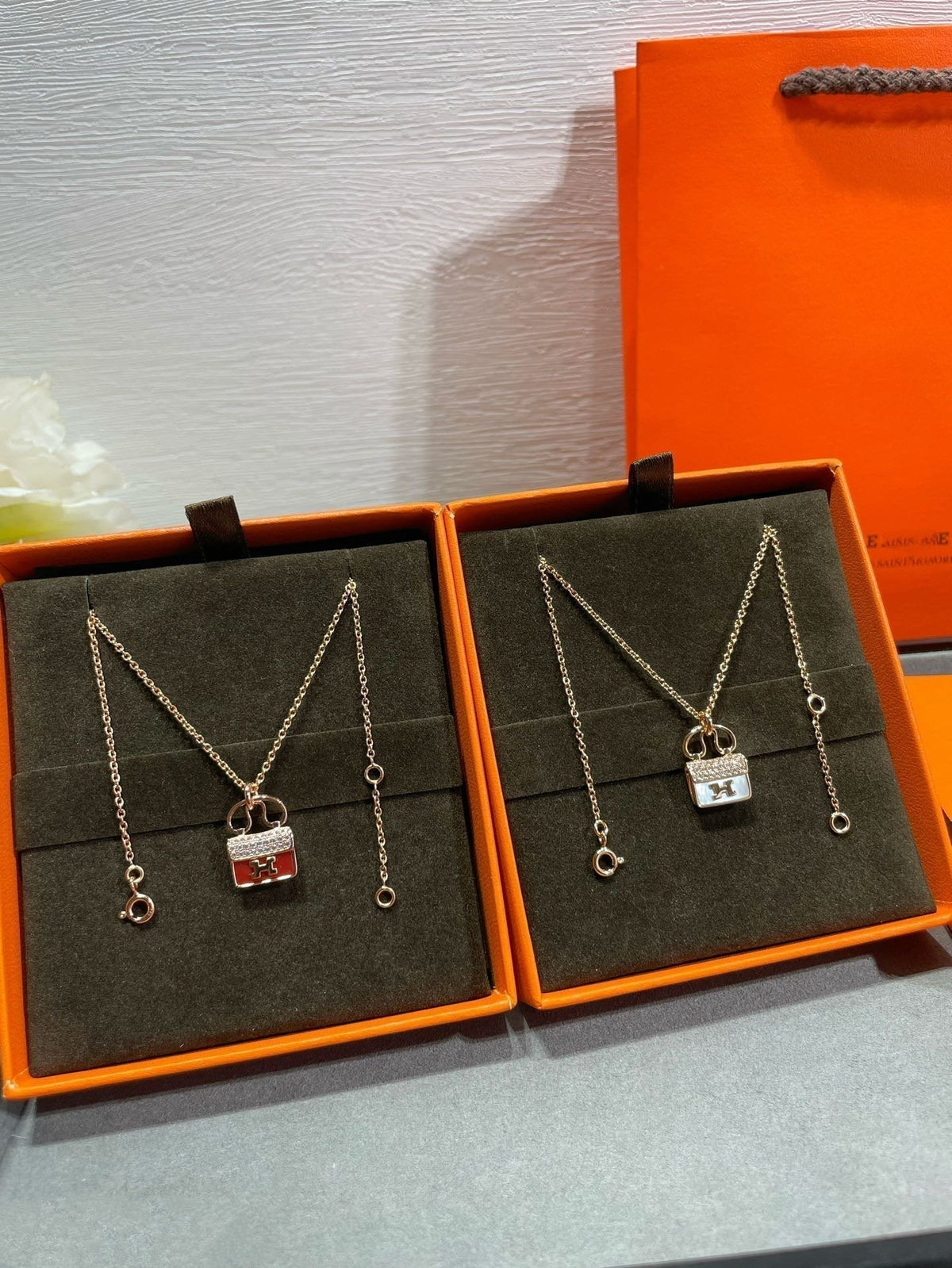 [MIRA]H CIRCE MOISSANITE PENDANT NECKLACE GOLD