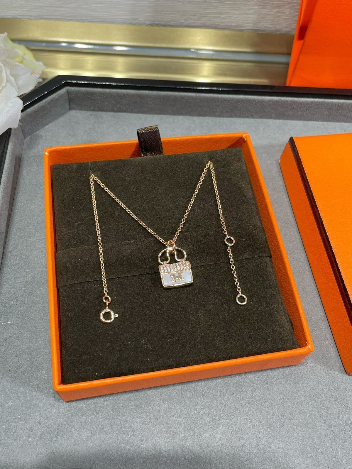 [MIRA]H CIRCE MOISSANITE PENDANT NECKLACE GOLD