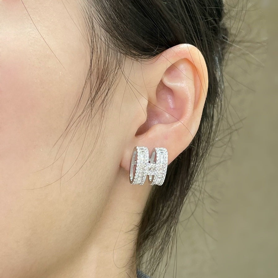 [MIRA]H STUD EARRINGS WITH SILVER DIAMONDS