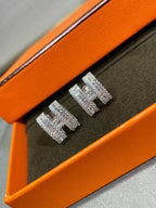 [MIRA]H STUD EARRINGS WITH SILVER DIAMONDS