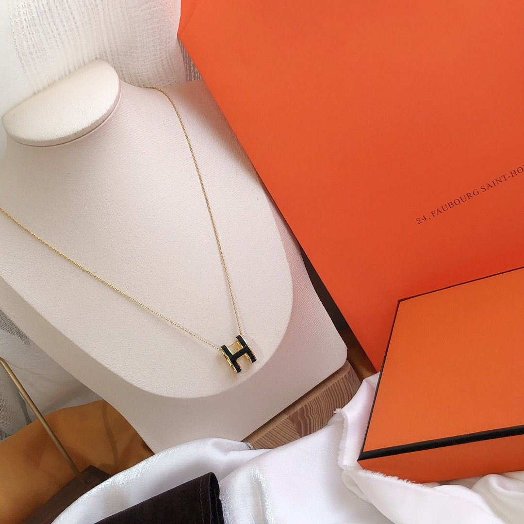 [MIRA]HM CLIC BLACK ENAMEL GOLD NECKLACE
