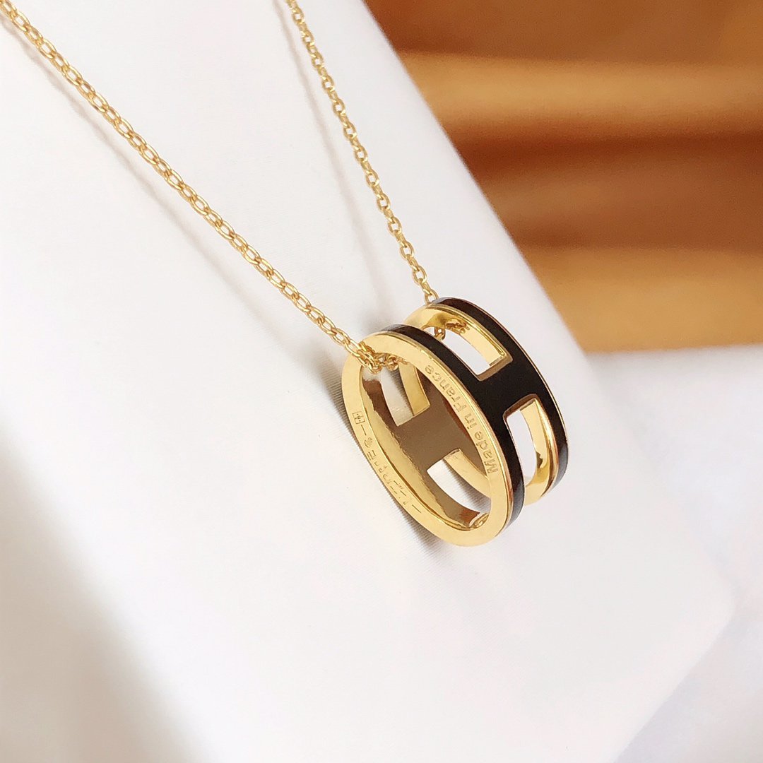 [MIRA]HM CLIC BLACK ENAMEL GOLD NECKLACE