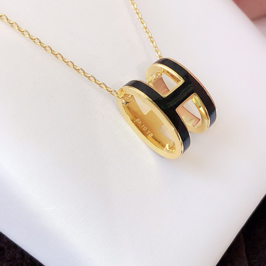 [MIRA]HM CLIC BLACK ENAMEL GOLD NECKLACE