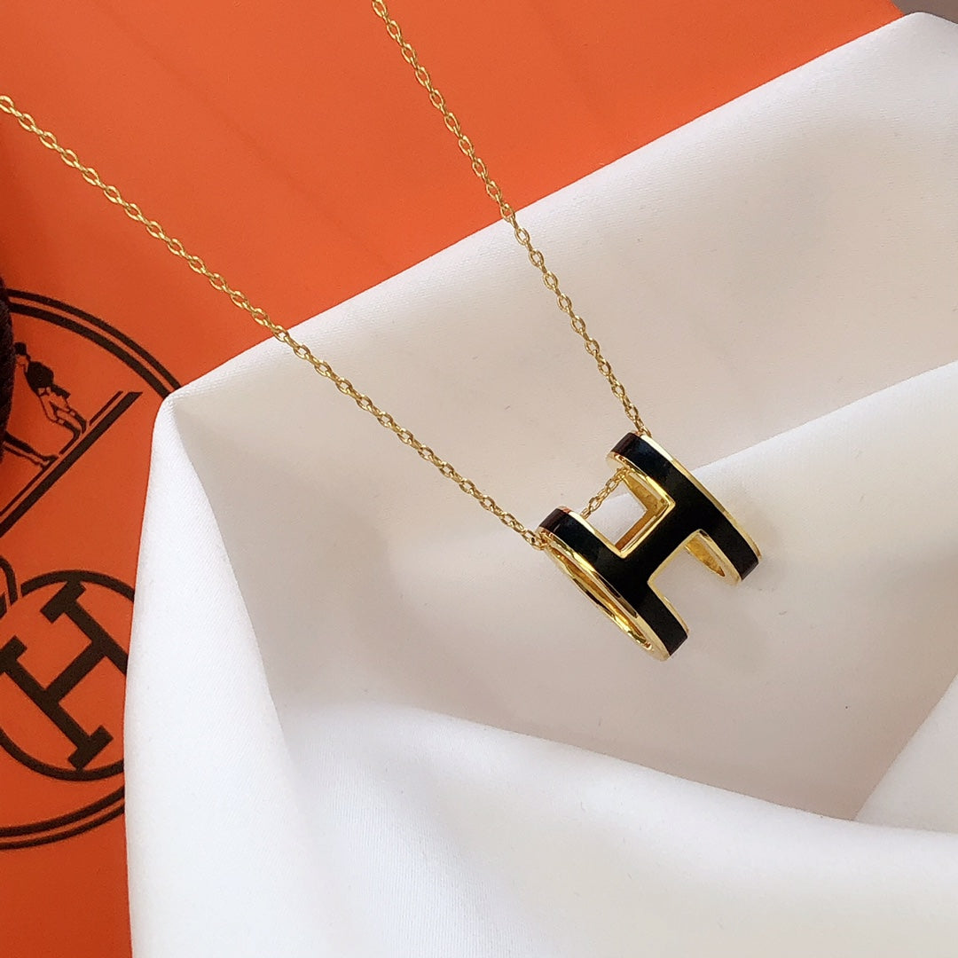 [MIRA]HM CLIC BLACK ENAMEL GOLD NECKLACE