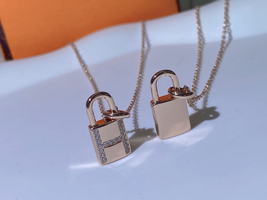 [MIRA]HM ADVANCED NICHE LOCK HEAD NECKLACE DIAMONDS