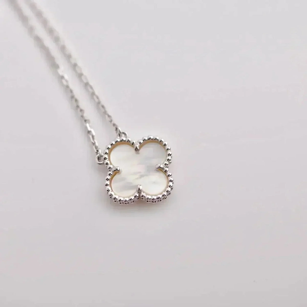 [MIRA]CLOVER  15MM WHITE MOTHER-OF-PEARL SILVER