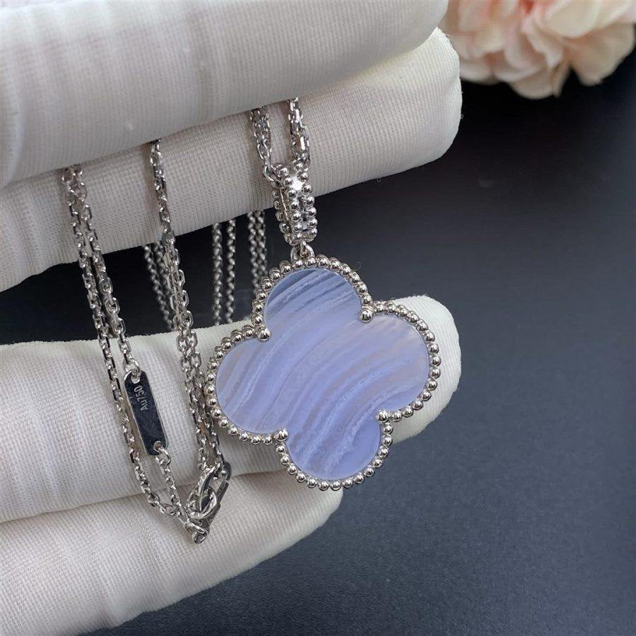 [MIRA]CLOVER SILVER CHALCEDONY BIG CLOVER NECKLACE