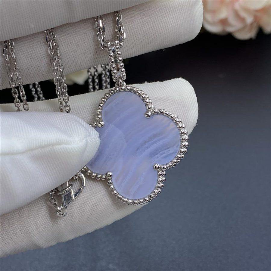 [MIRA]CLOVER SILVER CHALCEDONY BIG CLOVER NECKLACE