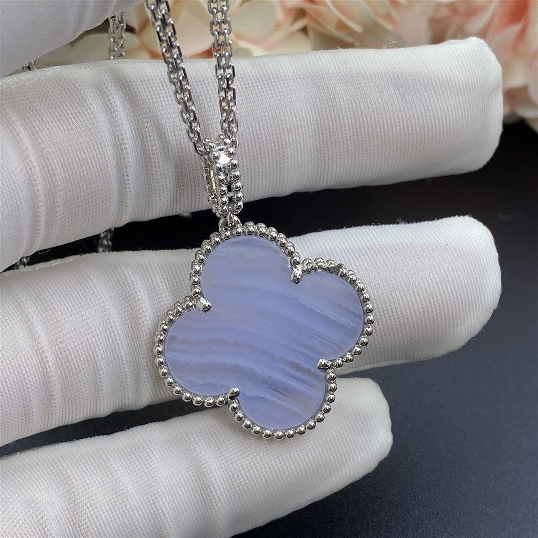[MIRA]CLOVER SILVER CHALCEDONY BIG CLOVER NECKLACE