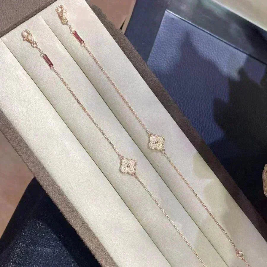 [MIRA]CLOVER SINGLE FLOWER BRACELET