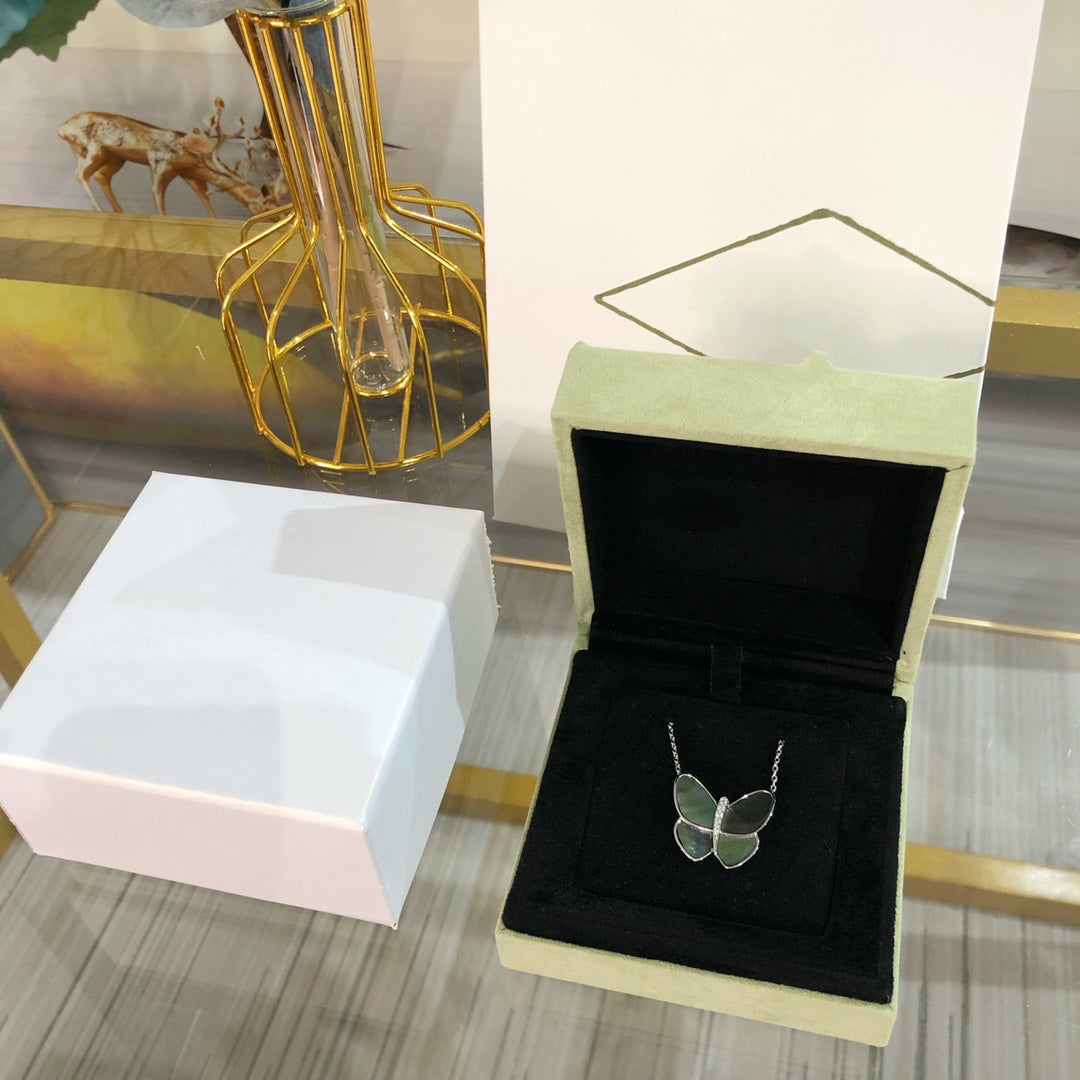 [MIRA]LARGE BUTTERFLY SILVER PENDANT DIAMOND NECKLACE