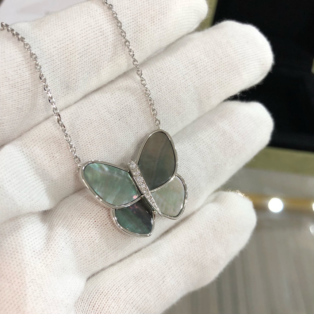 [MIRA]LARGE BUTTERFLY SILVER PENDANT DIAMOND NECKLACE