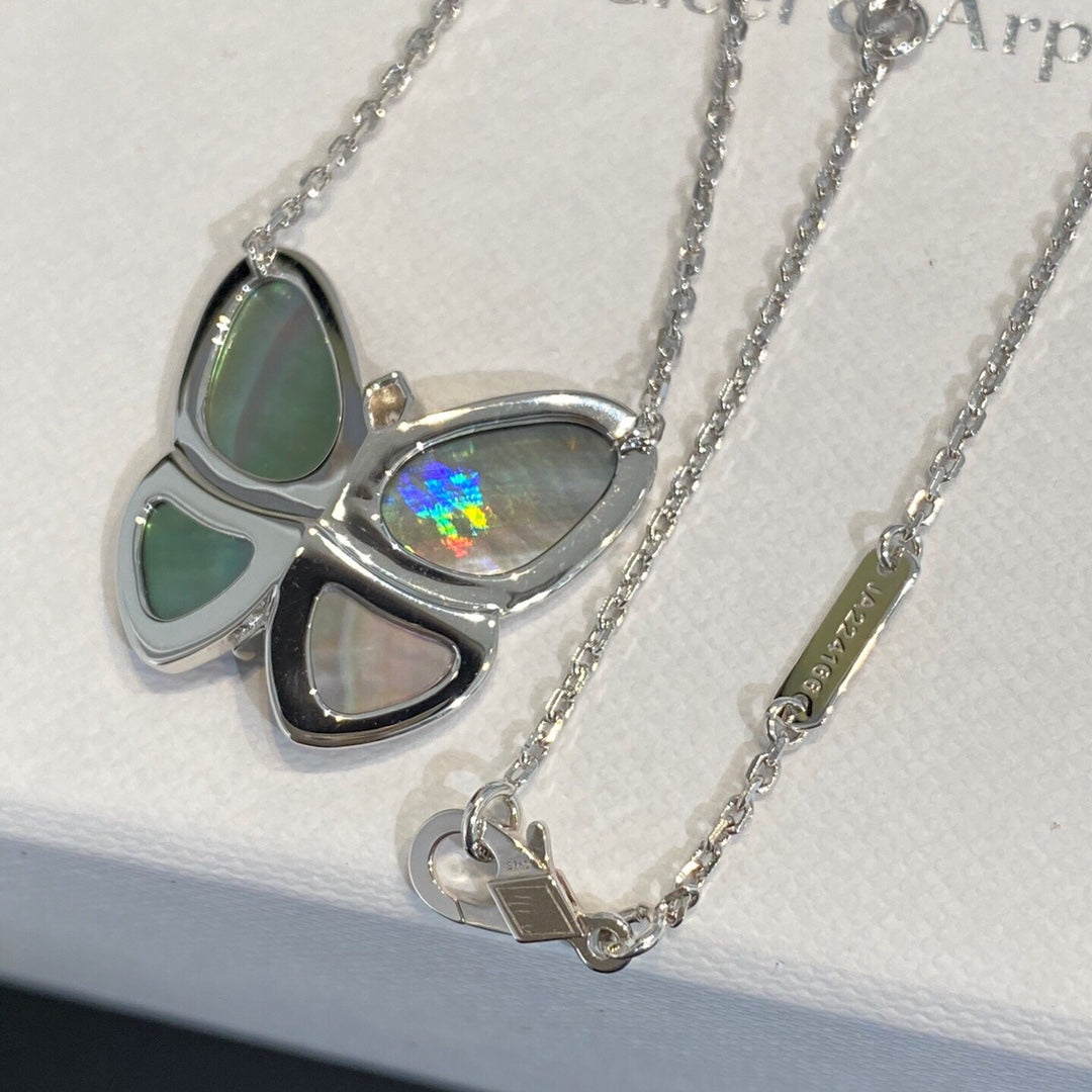 [MIRA]LARGE BUTTERFLY SILVER PENDANT DIAMOND NECKLACE