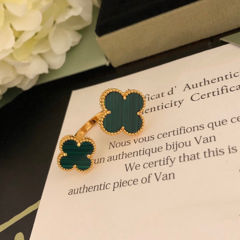 [MIRA]CLOVER BETWEEN THE FINGER RING