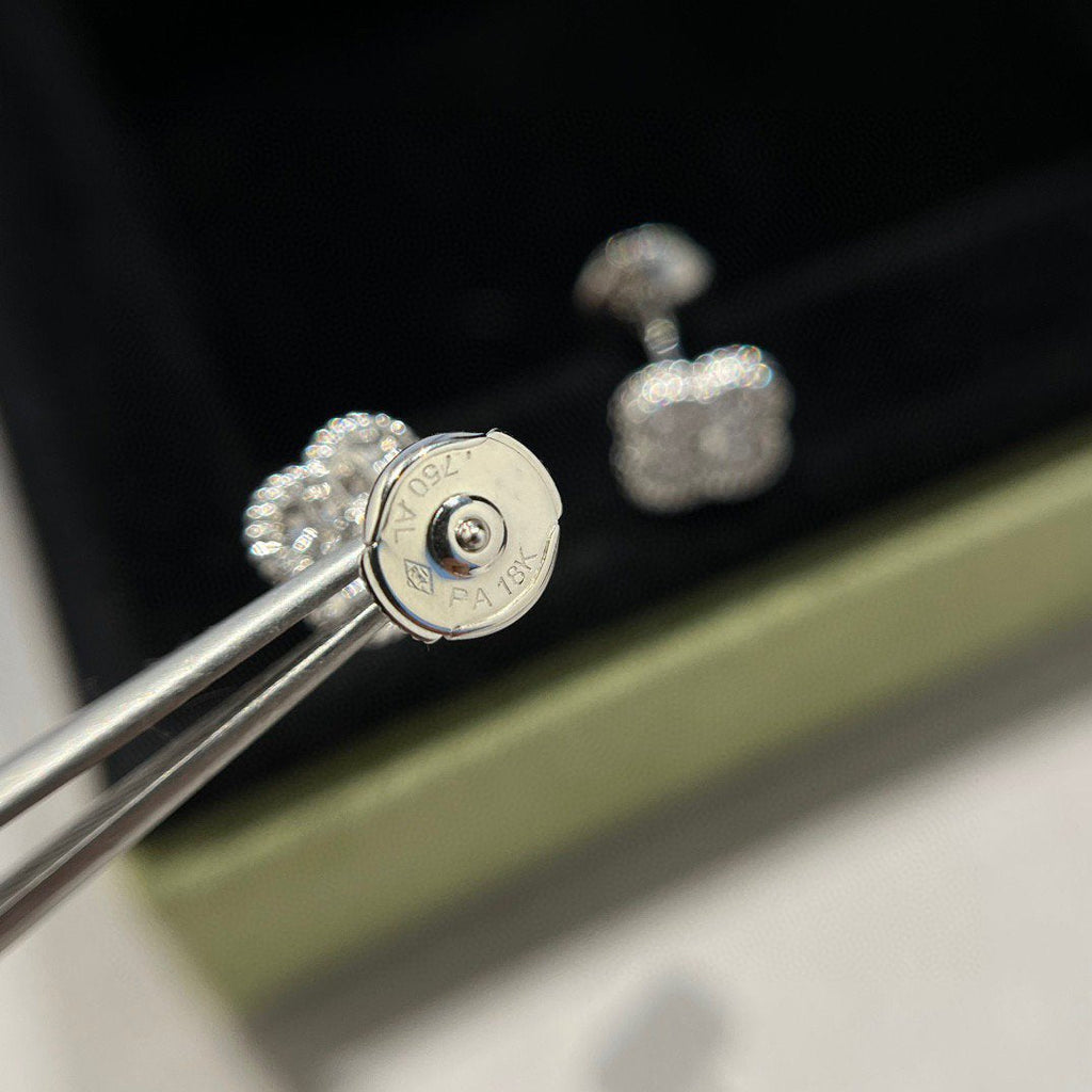 [MIRA]CLOVER MINI DIAMOND STUD EARRINGS