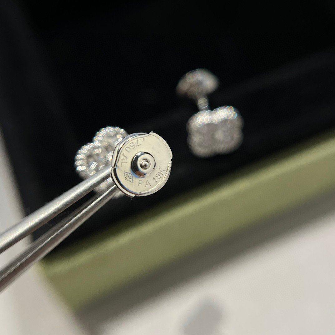 [MIRA]CLOVER MINI DIAMOND STUD EARRINGS