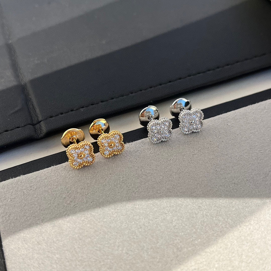 [MIRA]CLOVER MINI DIAMOND STUD EARRINGS